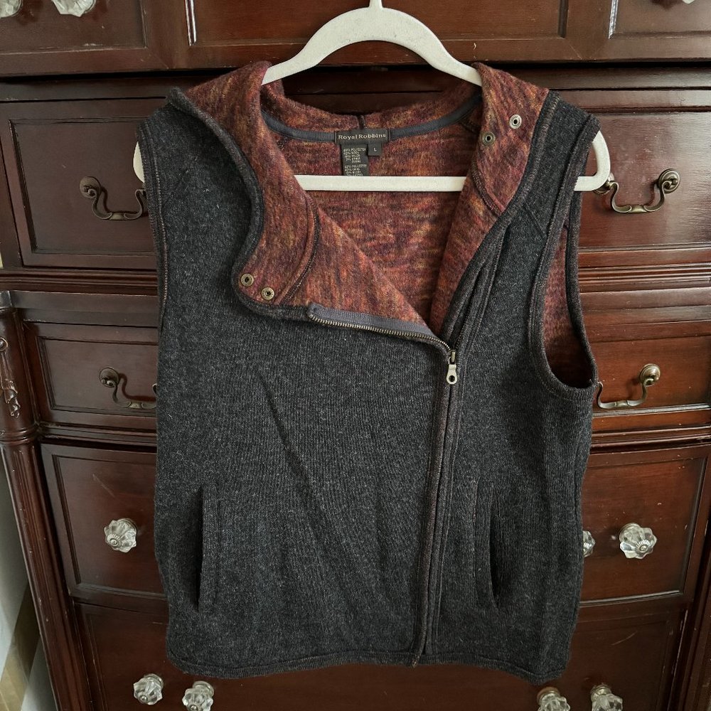 Gray Side Zip Hooded Sweater Vest With Rust Colored Lining - Size L